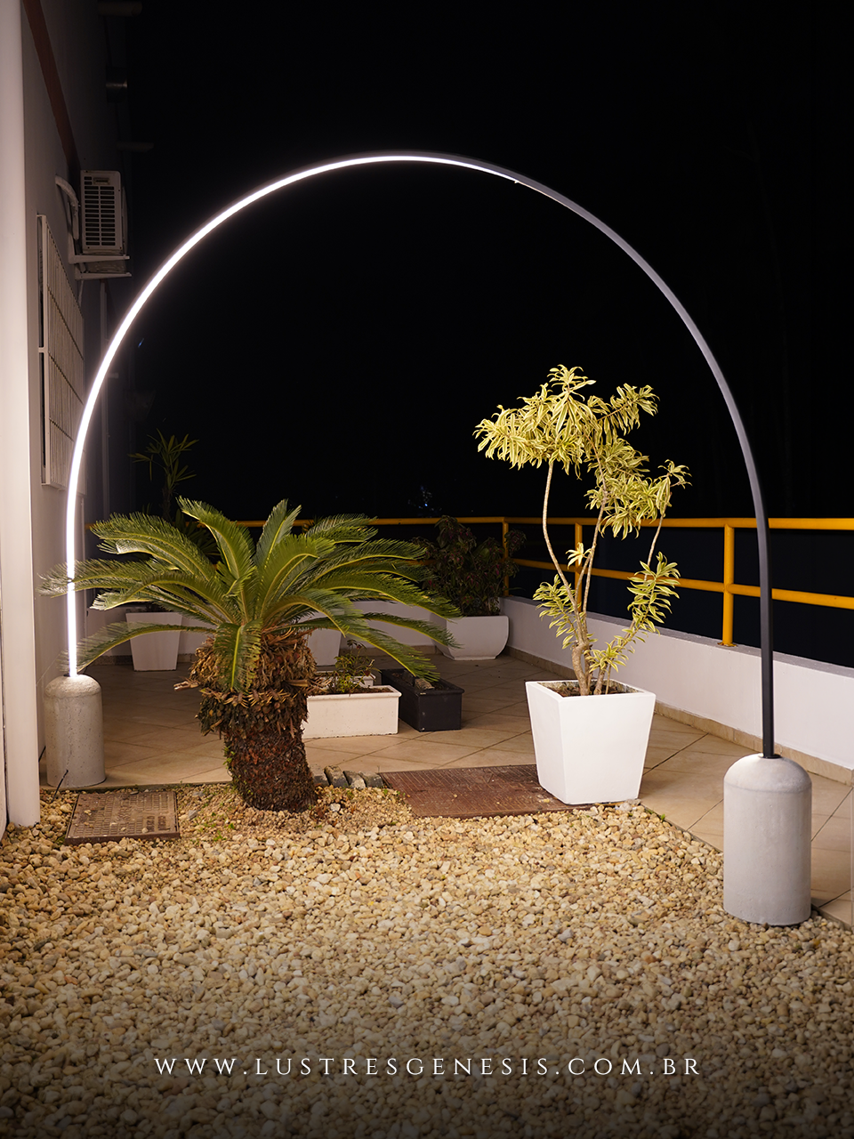 Lumin&aacute;ria Arcool: Design Contempor&acirc;neo em LED e Concreto